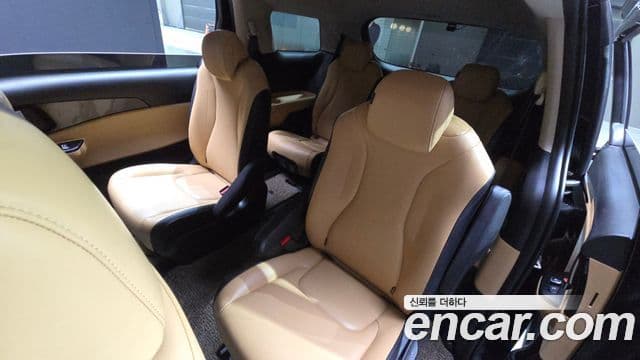 Kia Carnival 2023 — Şəkil 12/20