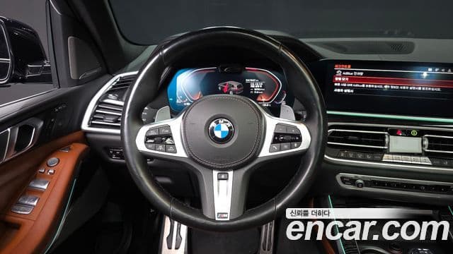 BMW X7 2021 — ფოტო 13/20