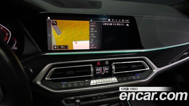 BMW X7 2021 — ფოტო 14/20