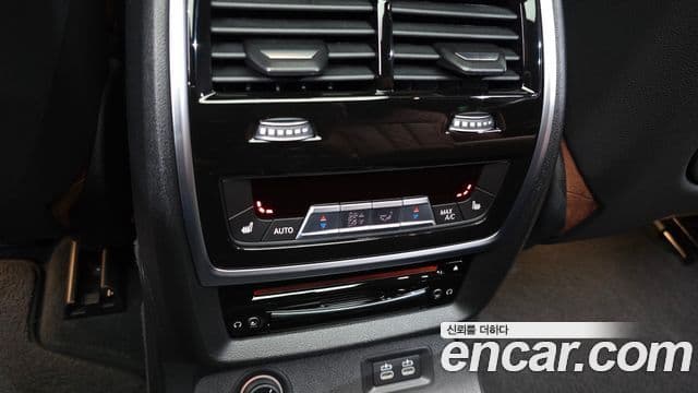 BMW X7 2021 — ფოტო 18/20