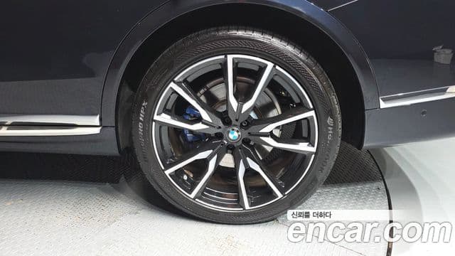 BMW X7 2021 — ფოტო 25/31