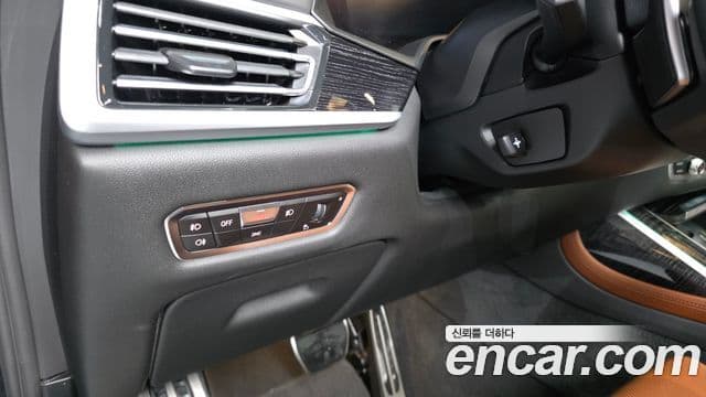 BMW X7 2021 — ფოტო 13/31