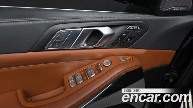 BMW X7 2021 — ფოტო 26/31