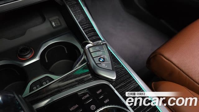 BMW X7 2021 — ფოტო 7/31
