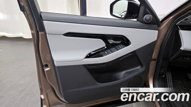Land Rover Range Rover Evoque 2025 — ფოტო 20/32