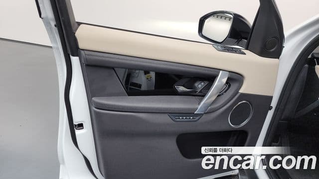 Land Rover Discovery Sport 2025 — Photo 11/31