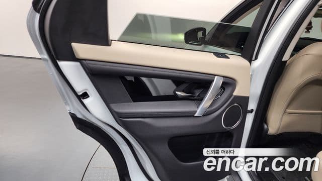 Land Rover Discovery Sport 2025 — Photo 25/31