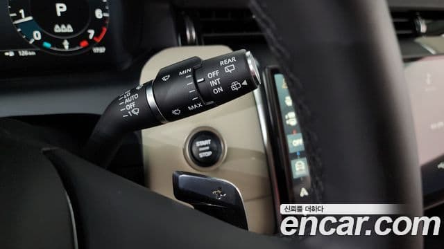 Land Rover Discovery Sport 2025 — Photo 24/31