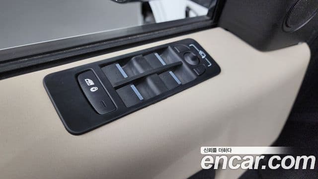 Land Rover Discovery Sport 2025 — Photo 15/31