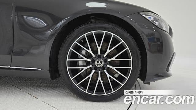 Mercedes-Benz S-Class 2025 — Photo 2/17