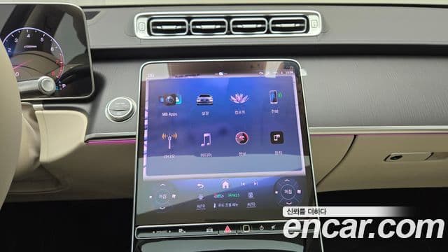 Mercedes-Benz S-Class 2025 — Photo 9/17