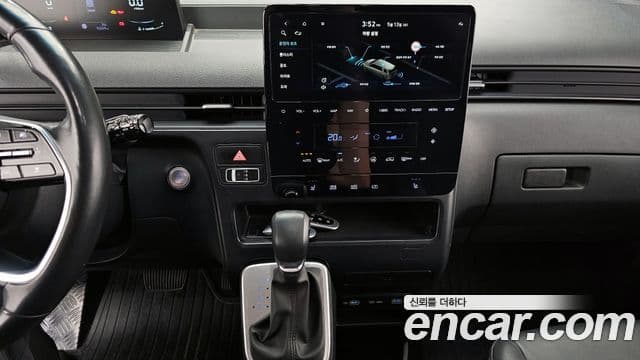 Hyundai Staria 2023 — ფოტო 14/20