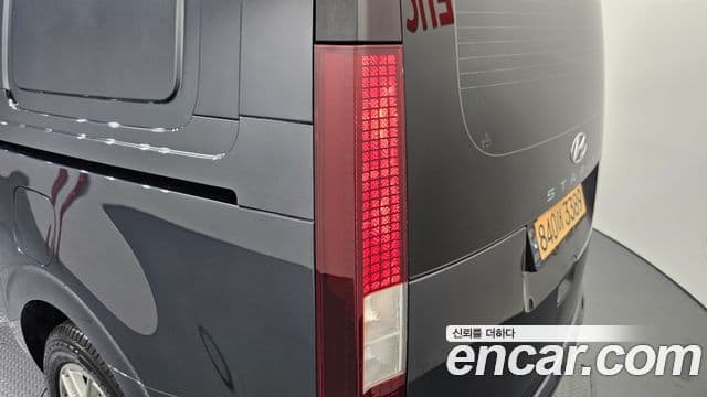 Hyundai Staria 2023 — ფოტო 18/30