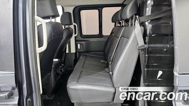 Hyundai Staria 2023 — ფოტო 5/30