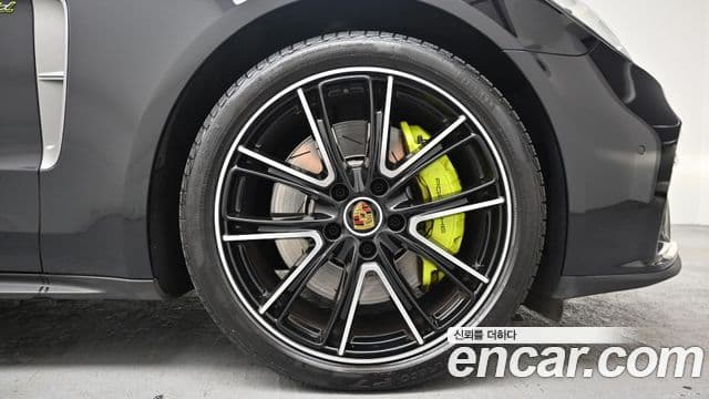 Porsche Panamera 2023 — ფოტო 8/20