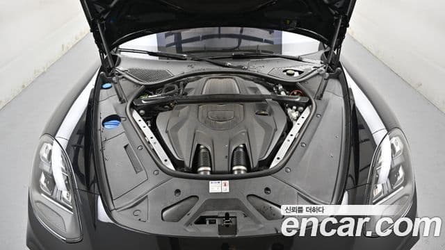 Porsche Panamera 2023 — ფოტო 13/20