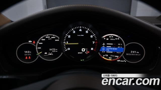Porsche Panamera 2023 — ფოტო 19/20
