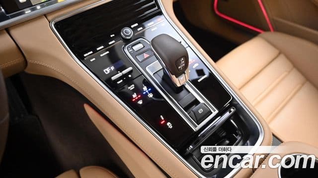 Porsche Panamera 2023 — ფოტო 18/20