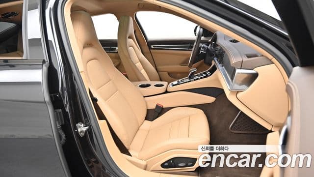 Porsche Panamera 2023 — ფოტო 16/20