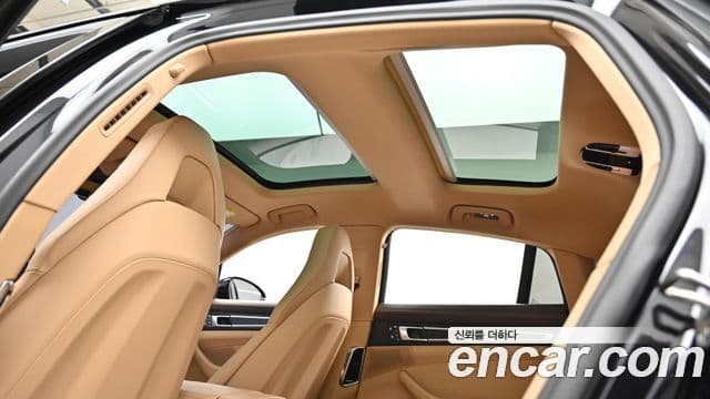 Porsche Panamera 2023 — ფოტო 17/20