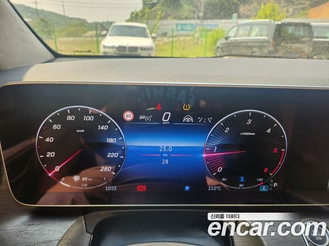 Mercedes-Benz V-Class 2025 — Şəkil 6/17