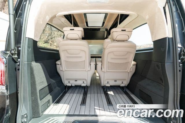 Mercedes-Benz V-Class 2025 — Şəkil 13/17