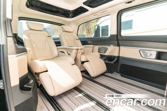 Mercedes-Benz V-Class 2025 — Şəkil 14/17