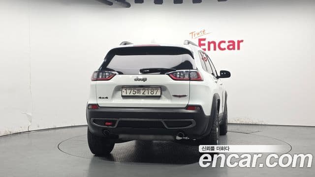 Jeep Cherokee 2021 — ფოტო 3/20
