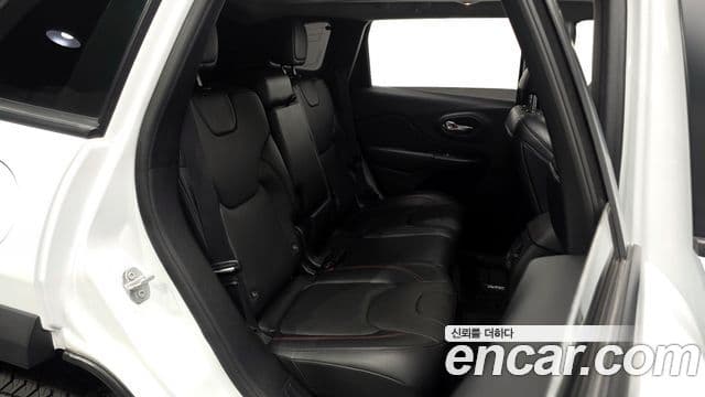 Jeep Cherokee 2021 — ფოტო 11/20