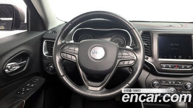 Jeep Cherokee 2021 — ფოტო 12/20