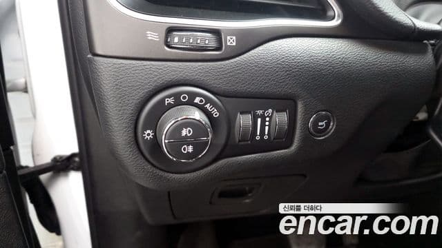 Jeep Cherokee 2021 — ფოტო 18/20