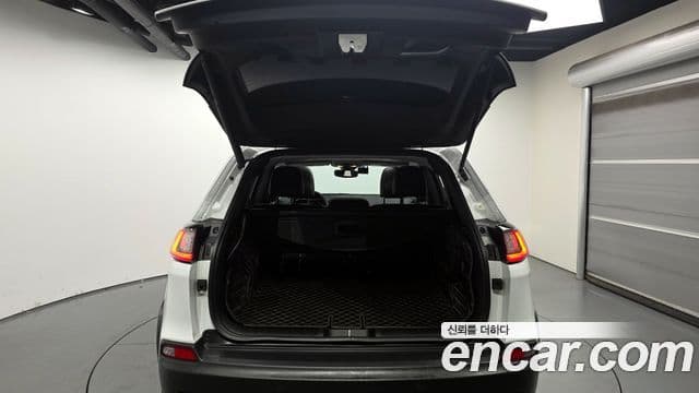 Jeep Cherokee 2021 — ფოტო 20/20