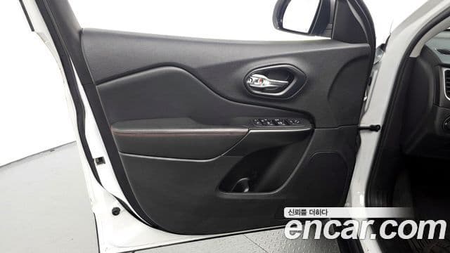 Jeep Cherokee 2021 — Photo 18/30