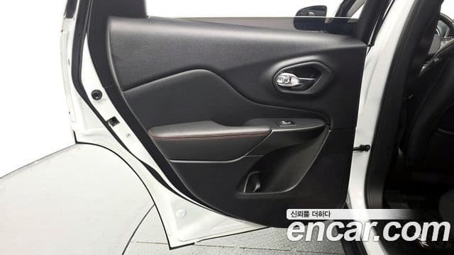 Jeep Cherokee 2021 — Photo 15/30