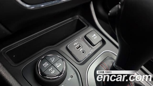 Jeep Cherokee 2021 — Photo 13/30