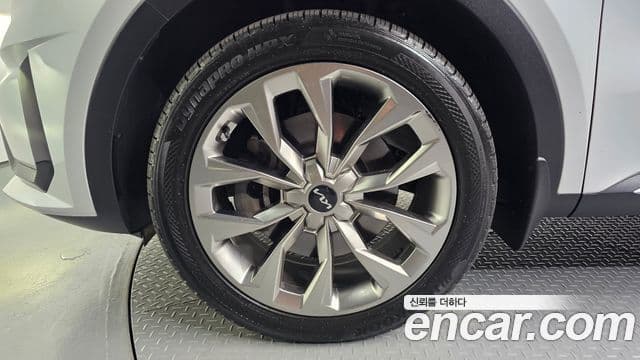 Kia Sorento 2023 — ფოტო 5/20