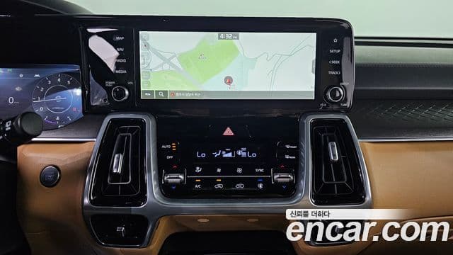 Kia Sorento 2023 — ფოტო 16/20