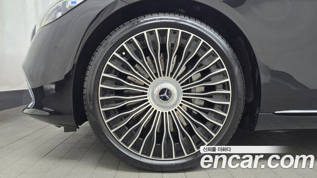 Mercedes-Benz S-Class 2023 — Photo 18/20