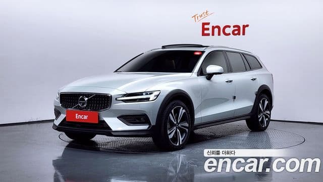Volvo V60 Cross Country 2021 — ფოტო 1/20