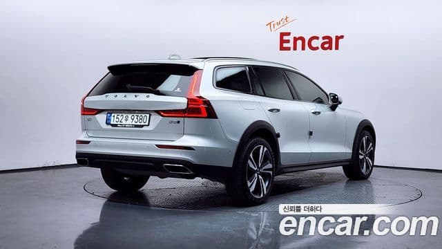 Volvo V60 Cross Country 2021 — Şəkil 2/20
