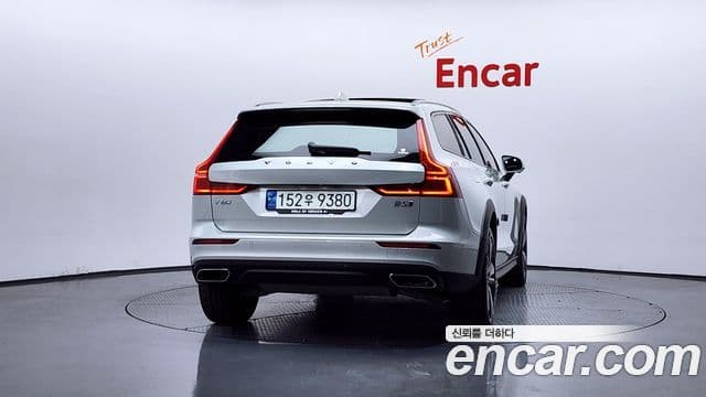 Volvo V60 Cross Country 2021 — Şəkil 4/20