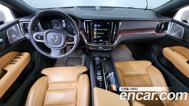 Volvo V60 Cross Country 2021 — ფოტო 7/20