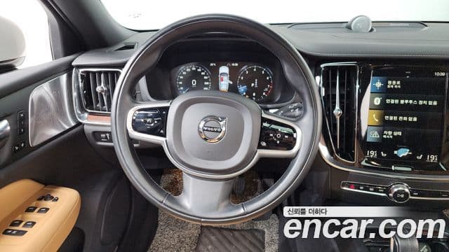 Volvo V60 Cross Country 2021 — ფოტო 13/20