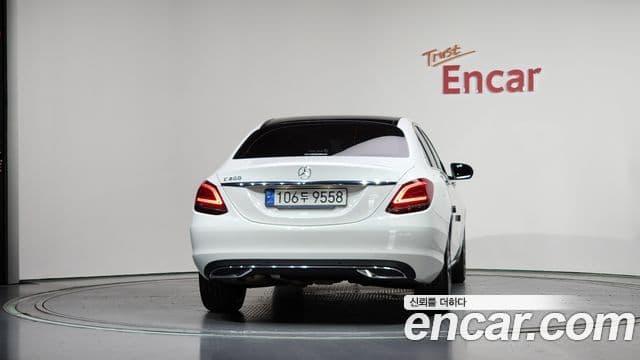 Mercedes-Benz C-Class 2020 — Photo 16/30