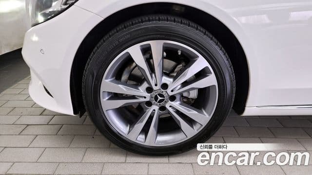 Mercedes-Benz C-Class 2020 — Photo 13/30