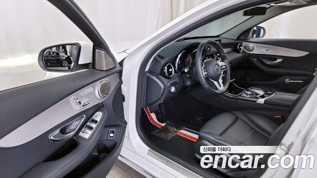 Mercedes-Benz C-Class 2020 — Photo 7/30