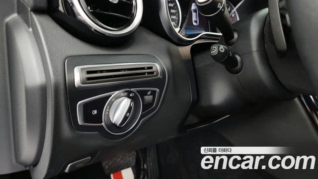 Mercedes-Benz C-Class 2020 — Photo 21/30