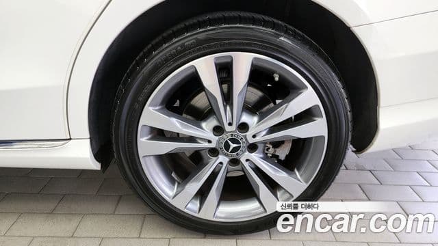 Mercedes-Benz C-Class 2020 — Photo 2/30