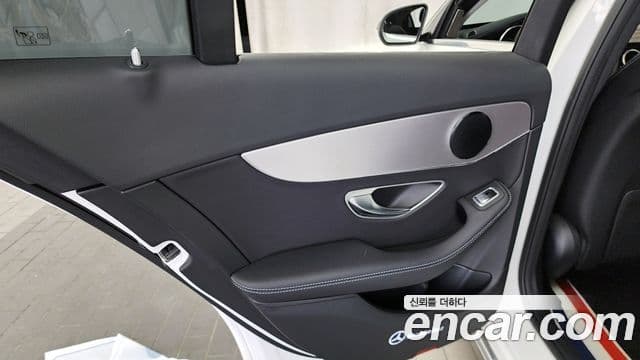 Mercedes-Benz C-Class 2020 — Photo 15/30