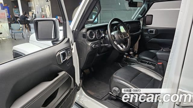 Jeep Wrangler 2021 — ფოტო 10/20